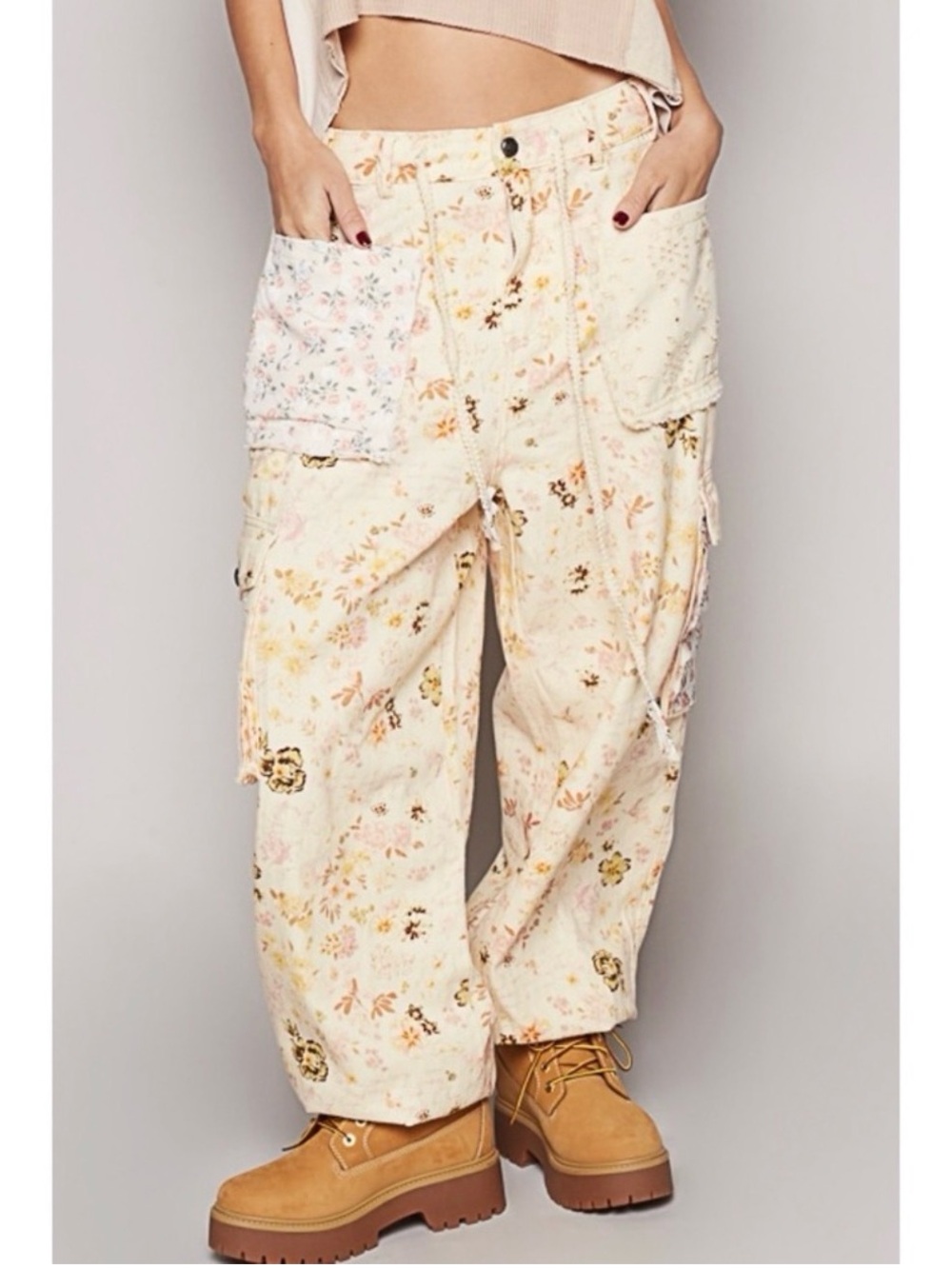 POL Natural Cream Double Take Floral Print Patch Pockets Cotton Cargo Joggers